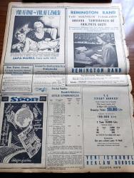 Yeni İstanbul Gazetesi - 14 Ocak 1956 - Mareşal Tito Bağdad Paktına Hücum Ediyor - Büyük Millet Meclisi'nin Dünkü Toplantısında Çok Sert Ve Heyecanlı Tartışmalar Oldu - Başvekil Adnan Menderes İstanbul'a Hareket Etti - Seçim Kanunu Eski Haline Dönüyor - Hürriyet Partisinin İstanbul Teşkilatı Hala Kurulamadı - Nazım Bezmen Demokrat Parti'den İstifa Etti - Marcus Antonius Çeviren Halide Edip Adıvar - Eyüp Ve Civarında İnşaat Yapılmayacak - Columbia Üniversitesi Rektörü Grayson Kirk'in Basın Toplantısı - Tiyatro Kronikleri Halanın Mirası Piyesi - Gizli Vazife Aşk Ve Macera Romanı Yazı Dizisi - Poujadeistler Faşist Olarak İlan Edildi - Gazeteci Frederic Holsinger'in Filistin Meselesine Dair Teklifi - Ortaşark'ta Petrol İstihsali 1955'te 160 Milyon Tondur - Anadolu Abideleri Yazan Aziz Ogan - Radniçki İlk Maçını Bugün Adalet Takımı İle Yapıyor - Macaristan Maçı İçin Portatif Tribünler - Vefa Takımında Tasfiye Hazırlığı - F. C. Wien Bursa'ya Gidiyor - İstanbul Belediyesi Şehir Tiyatrosu