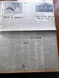 Yeni İstanbul Gazetesi - 15 Ocak 1956 - Profesör Doktor Yavuz Abadan Köşe Yazısı - Marcus Antonius Çeviren Halide Edip Adıvar Yazı Dizisi - Mareşal Tito'nun Bağdad Paktına Hücumları Dikkati Çekti - Birleşmiş Milletler Genel Sekreteri Perşembe Günü İstanbul'a Geliyor - Adnan Menderes İstanbul'da - Komisyonda Milli Müdafaa Bütçesi Görüşüldü - Hürriyet Partisi İstanbul'da Dün Resmen Faaliyete Geçti - Telefonlarda Bakım Ve Kira Ücreti Kaldırıldı - Radniçki Takımı Adalet'i 2 0 Yendi - Esrar Satıcısı Koskalı Kardeşler Yakalandı - 300 Ton Torik Balığı Merasimle Denize Döküldü - Vali Fahrettin Kerim Gökay'ın 6 7 Eylül Hadiselerine Dair Mektubu - Büyük Atatürk Meclisi Kurulması Üzerine Başvuru - General De Gaulle Yakında Bir Manastıra Kapanacak - Dünyaca Ünlü Rejisör Roberto Rosselini Türkiye'ye Geliyor - Şair Ressam Sandor Torday - Sanat Ve Edebiyat - Celal Sılay - Musset'ye Göre Şairin Toplum Karşısında Durumu - Sabahattin Kudret Aksal - Büyük Bestekar Mozart'ın 200. Doğum Yılı - Beşiktaş