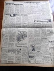 Zafer Gazetesi - 26 Mart 1958 - Ankara'da İmar Faaliyeti Tekrar Süratlendirildi - Avni Halidi Bağdat Paktı Her Zamandan Kuvvetlidir - Ziraat Bankası Tarafından Açılan Kredilerle Balıkçılığımız Kalkındırılıyor - Bozkurt Un Fabrikası Dün Tamamen Yandı - Pilotumuz Hasan Tanrıöver Şehit Düştü - Elizabeth Taylor Kocasının Cenaze Töreninde Bulundu - Ramazan Musahabeleri - Misket Yazan Münir Müeyyet Bekman Yazı Dizisi - Radyo Ve Haberler Yazan Hikmet Münir Ebcioğlu - Aşkolsun Yoldaş Yazan Ragıp Akyavaş - Devlet Su İşleri Toplantısında Süleyman Demirel'in Konuşması - 1957 Yılının En İyi Filmi Seçildi - Seksen Günde Devri Âlem - Endonezya'da Dahili Harp - Feza Yolcuları Yazan Tevfik Sungur Yazı - Eoka İngilizlere Karşı Topyekûn Savaş Açacakmış - Ege Spor Sitesi Proje Müsabakası Sona Erdi - Bugün Bu Gece Nereye Gitmeli - Göteborg Son Maçını Dün Galatasaray'la Oynadı - Ozan Kupası Boks - Sadri Usoğlu Dün Basın Toplantısında Bulunamadı - Sabah Keyfi Yazan Necdet Rüştü Efe - Metin Oktay