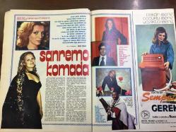 Ses Haftalık Aktüalite Sinema Tiyatro Müzik ve Gençlik Mecmuası Dergisi - 21 ŞUBAT 1976 - Sayı: 8 - GÜLŞEN BUBİKOĞLU - TÜRKAN ŞORAY - LALE ORALOĞLU - KADİR İNANIR - FATMA GİRİK - ORKİD 1970'LER REKLAMI - FÜSUN ÖNAL - LEVENT KIRCA - SEVİNÇ YEMİŞÇİ - ERDOĞAN ÇİFTLER - ŞABAN KARATAŞ - ENİS FOSFOROĞLU - RAMA YAĞ 1970'LER REKLAMI - GÜNEŞ TECELLİ - AYHAN IŞIK - HÜLYA KOÇYİĞİT - FATMA GİRİK - HAKAN BALAMİR - CÜNEYT ARKIN - FİLİZ AKIN - SANA MARGARİN 1970'LER REKLAMI - FAYE DUNAWAY - ESİN ŞENTÜRK - ALAIN DELORME - OMO 1970'LER REKLAMI - NEJAT UYGUR BÜYÜK BOY POSTERİ - POSTERLİ 32 SAYFA TAM TAKIM DERGİ