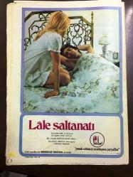 Ses Haftalık Aktüalite Sinema Tiyatro Müzik ve Gençlik Mecmuası Dergisi - 21 ŞUBAT 1976 - Sayı: 8 - GÜLŞEN BUBİKOĞLU - TÜRKAN ŞORAY - LALE ORALOĞLU - KADİR İNANIR - FATMA GİRİK - ORKİD 1970'LER REKLAMI - FÜSUN ÖNAL - LEVENT KIRCA - SEVİNÇ YEMİŞÇİ - ERDOĞAN ÇİFTLER - ŞABAN KARATAŞ - ENİS FOSFOROĞLU - RAMA YAĞ 1970'LER REKLAMI - GÜNEŞ TECELLİ - AYHAN IŞIK - HÜLYA KOÇYİĞİT - FATMA GİRİK - HAKAN BALAMİR - CÜNEYT ARKIN - FİLİZ AKIN - SANA MARGARİN 1970'LER REKLAMI - FAYE DUNAWAY - ESİN ŞENTÜRK - ALAIN DELORME - OMO 1970'LER REKLAMI - NEJAT UYGUR BÜYÜK BOY POSTERİ - POSTERLİ 32 SAYFA TAM TAKIM DERGİ