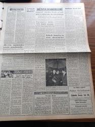 Zafer Gazetesi - 23 Aralık 1959 - Türkiye Başvekili Adnan Menderes Sıhhatini Yıpratma Pahasına Gece Ve Gündüz Çalışmaktadır - Amerika'dan İthal Edilecek Olan Zirai Mahsul Fazlası İle Alakalı Anlaşma - Korgeneral Rogers Ankara'ya Geldi - NATO Konseyinin Dünkü Toplantısı - Ethem Menderes Yurda Avdet Etti - Devlet Tiyatrosu Sanatkarlarından Saim Alpago'nun Sahneye Koyduğu Cahit Atay'ın Pervaneler İsimli Eserini Temsil Edilmekte - İran Şehinşahının Farah Diba İle Evliliği Üzerine Tebrik Mesajları - Amerikan İspanyol Görüşmeleri Sona Erdi - T.H.Y. 'nın Yeni Uçakları - Kira Kanunu İle İlgili Neşriyat - Mevlana İçin Tören Yapıldı -  Berlin Statüsünün Islahı Mümkündür - Cezayir'de Bir Askeri Hükümet Mi - Süveyş'in Islahı İçin Kredi Projesi -  Pan American - Türkiye Emlak Kredi Bankası - Avrupa Şampiyon Kulüpler Turnuvası Maçı Fenerbahçe Maçı - Lefter Küçükandonyadis İle Can Bartu Fotoğrafı - Fenerbahçe Maçının Afişleri - Galatasaray'da Söz Düellosu Hızlanıyor - Atatürk Koşusu