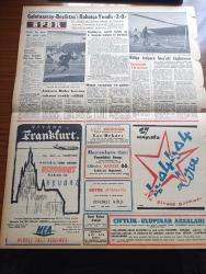 Zafer Gazetesi - 25 Nisan 1957 - Sanayi Vekaletine Dair Layiha Kabul Edildi - Başvekil Adnan Menderes Ankara'da - Altes Serdar Naim Han'ın Ziyaretleri - Süveyş Meselesi Güvenlik Konseyinde - Kıbrıs'lı Üç Tedhişçi Bir Türk Polisini Yaraladılar - Kuvayı Milliyecilerin Reisicumhur Celal Bayar'a Gönderdikleri Telgraf - Dün Gece Batı Anadolu'da Şiddetli Depremler Oldu - Ahmed Feridun Ongan Vefat Etti - Çocuk Kütüphaneleri - Var Olmak Yazan İlhan Tarus Yazı Dizisi - Sovyetler İngiltere'ye İşbirliği Teklif Etti - Dil Ve Tarih Coğrafya Fakültesinde Konferans - Harika Çocuk Televizyon Programlarından Çekildi - Şehircilikte Reform Yazan Mevlüt Baysal - Ragıp Akyavaş - İller Bankası Umumi Heyeti Dün İçtima Etti - Galatasaray'ı Beşiktaş'ı Yendi -  Gülok Etek Bluz Elbise - İstanbul Profesyonel Küme Puan Durumu - Ankara Boks Karma Takımı Tesbit Edildi - Ulus Sinemasında Marilyn Monroe'nun En Son Harikası Yaz Bekarı - Viscount - Ankara Basketbol Federasyon Kupası