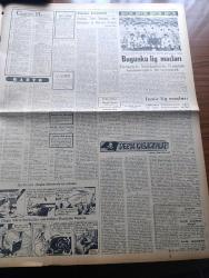 Zafer Gazetesi - 13 Kasım 1954 - Cumhuriyet Halk Partisi Tam Bir Hezimet Halindedir - Demokrat Parti Muhtarlıkları Yüzde 78'e Yakın Kazanmıştır - Bendimahi Santralinin İnşası İlkbaharda Başlıyor - İller Bankası Umum Müdürü Nafiz Ergeneli - Mükerrem Sarol Evini Kasım Gülek'e  Devre Hazır - Büyük Millet Meclisinin Davetlisi Olan Hint Parlamento Heyeti - Almanya'ya Pamuk İhracatı Başlıyor - Türkiye İlk Traktör Ocak Ayında İmal Edilmiş Olacak - Osman Kapani'nin Radyo Konuşması - Ayın Ondördü Yazan Refik Halid Karay Yazı Dizisi - Türkiye Milli Talebe Federasyonu Çalışmaları Başladı - Orhan Seyfi Orhon Köşe Yazısı - At Yarışları Tahminleri - Merih'liler Bir Evin Taraçasında Balo Verdi - Ankara Rotary Kulübünün 15. Yemekli Toplantısı - Atatürk'ten Hatıralar Sergisi Ve O Büyük İnsan - Diyarbakır'da Uçan Daireler - Okullarımızda Yabancı Dil - Alın Yazısı Oynayan Gina Lollobrigida Resimli Roman - Romeo Ve Jüliet 1954  Yazan Reinhard Fedumann Yazı Dizisi - İstanbul Şehir Tiyatrosunda Dökmeci