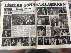 Ses Haftalık Aktüalite Sinema Tiyatro Müzik ve Gençlik Mecmuası Dergisi - 24 NİSAN 1976 - Sayı: 17 - HALE SOYGAZİ - CEM KARACA POSTER - ADİLE NAŞİT & GÜLŞEN BUBİKOĞLU BÜYÜK BOY POSTER (ARKALI ÖNLÜ POSTER) - MÜJDE AR - HÜLYA KOÇYİĞİT - EMEL SAYIN - ERTEM EĞİLMEZ - TÜRK SİNEMASI HÜKÜMET KAPISINDA, CÜNEYT ARKIN - FİLİZ AKIN, SÜLEYMAN DEMİREL - MEMDUH ÜN - ALİ NALİL ERDEM - KEMAL SUNAL - PETER FALK - MEHPARE ÇELİK - AYLA AKINCI - ORHAN ŞEVKİ - TİMUR SELÇUK - MELİH GÜLGEN - ZEKİ ALASYA, METİN AKPINAR - SEYYAL TANER - NİLÜFER - AJDA PEKKAN - MELİKE DEMİRAĞ - BEATLES - RADO SAAT REKLAMI - POSTERLİ 32 SAYFA TAM TAKIM DERGİ
