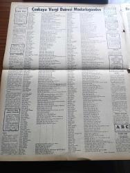 Zafer Gazetesi - 28 Kasım 1954 - Mümtaz Faik Fenik Köşe Yazısı - Kapalıçarşı'da 1000 1500 Dükkan Kül Oldu - Sıhhat Vekili Behçet Uz - 1955 Bütçesi Başvekalatte - Celal Bayar Dün İstanbul'a Gitti - Mısır'da Tevkif Edilen Şahıslar 1000'i Buldu - Madeni Paralar Değiştirilecek -  Başvekil Adnan Menderes'e Gönderilen Telgraflar - Roket Uçuş Denemeleri - Ayın Ondördü Yazan Refik Halid Karay Yazı Dizisi - Türkiye Şoförler Federasyonu - Krem Mouson - Bir İngiliz Ailesinin Bütün Fertlerini Öldüren Dominici Hakkında Savcı iddianamesi - Cezayir'de Fransız Harekatı Başlıyor - Amerika Kızıl Çin'e Sert Bir İhtarda Daha Bulundu - Macarlar Fenerbahçe'yi 3 1 Mağlup Etti - Hollywood Nasıl Doğdu Mary Pickford'un Hatıraları - Ankara'da Temsiller Veren Fransızları Seyrederken - Romeo Ve Jüliet 1954 Yazan Reinhard Fedumann Yazı Dizisi - Güneşspor Otoyıldırım Maçından Bir Görünüş - Ankara İstanbul İzmir Radyosu Programı - Derya Kabadayıları Yazan Sadi Karsel - Hacettepe Gençlerbirliği Maniasını Aşabilecek Mi