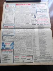 Zafer Gazetesi - 28 Kasım 1954 - Mümtaz Faik Fenik Köşe Yazısı - Kapalıçarşı'da 1000 1500 Dükkan Kül Oldu - Sıhhat Vekili Behçet Uz - 1955 Bütçesi Başvekalatte - Celal Bayar Dün İstanbul'a Gitti - Mısır'da Tevkif Edilen Şahıslar 1000'i Buldu - Madeni Paralar Değiştirilecek -  Başvekil Adnan Menderes'e Gönderilen Telgraflar - Roket Uçuş Denemeleri - Ayın Ondördü Yazan Refik Halid Karay Yazı Dizisi - Türkiye Şoförler Federasyonu - Krem Mouson - Bir İngiliz Ailesinin Bütün Fertlerini Öldüren Dominici Hakkında Savcı iddianamesi - Cezayir'de Fransız Harekatı Başlıyor - Amerika Kızıl Çin'e Sert Bir İhtarda Daha Bulundu - Macarlar Fenerbahçe'yi 3 1 Mağlup Etti - Hollywood Nasıl Doğdu Mary Pickford'un Hatıraları - Ankara'da Temsiller Veren Fransızları Seyrederken - Romeo Ve Jüliet 1954 Yazan Reinhard Fedumann Yazı Dizisi - Güneşspor Otoyıldırım Maçından Bir Görünüş - Ankara İstanbul İzmir Radyosu Programı - Derya Kabadayıları Yazan Sadi Karsel - Hacettepe Gençlerbirliği Maniasını Aşabilecek Mi