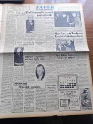 Zafer Gazetesi - 7 Aralık 1954 - Mümtaz Faik Fenik Köşe Yazısı - Adalete Karşı Nümayiş Olamaz - Hüseyin Cahit Yalçın'ın Mahkumiyeti - Fethi Çelikbaş Dün İstifa Etti İşletmeler Vekilliğine Samed Ağaoğlu Getirildi - Adliye Vekili Osman Şevki Çiçekdağ'ın Mecliste Verdiği İzahat - Dul Yetimlere De Maaş Bağlanması İsteniyor - Bedii Faik Dün Tahliye Edildi - Seyhan Barajına Malzeme Geldi İnşaat Hızlı İlerliyor - Kapalı Çarşı Yeni Bir Yangın Tehlikesi Atlattı - Pzifer İlaç Firması Kızılay'a Tetracyn Teberru Etti - Yahya Kemal Yazan Orhan Seyfi Orhon Köşe Yazısı - Ayın Ondördü Yazan Refik Halid Karay Yazı Dizisi - Atatürk'ün Ankara'ya İlk gelişi - Kral Emmanuel'in Serveti Paylaştırıldı - Kızılların Öldürdüğü Türk Spikeri Abdurrahman Fat Ali Bey - Hür Avrupa Radyosu Ruslara Hücum Ediyor - Yeni Bir Cinsiyet İlahesi Kim Novak - İskambil Kağıdı Ne Zaman İcad Edildi -  Romeo Ve Jüliet 1954  Yazan Reinhard Fedumann Yazı Dizisi - Atletizm Federasyonu Balkan Oyunları İçin 8 Komite Kurdu - Edison Ampul