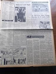 Zafer Gazetesi - 7 Aralık 1954 - Mümtaz Faik Fenik Köşe Yazısı - Adalete Karşı Nümayiş Olamaz - Hüseyin Cahit Yalçın'ın Mahkumiyeti - Fethi Çelikbaş Dün İstifa Etti İşletmeler Vekilliğine Samed Ağaoğlu Getirildi - Adliye Vekili Osman Şevki Çiçekdağ'ın Mecliste Verdiği İzahat - Dul Yetimlere De Maaş Bağlanması İsteniyor - Bedii Faik Dün Tahliye Edildi - Seyhan Barajına Malzeme Geldi İnşaat Hızlı İlerliyor - Kapalı Çarşı Yeni Bir Yangın Tehlikesi Atlattı - Pzifer İlaç Firması Kızılay'a Tetracyn Teberru Etti - Yahya Kemal Yazan Orhan Seyfi Orhon Köşe Yazısı - Ayın Ondördü Yazan Refik Halid Karay Yazı Dizisi - Atatürk'ün Ankara'ya İlk gelişi - Kral Emmanuel'in Serveti Paylaştırıldı - Kızılların Öldürdüğü Türk Spikeri Abdurrahman Fat Ali Bey - Hür Avrupa Radyosu Ruslara Hücum Ediyor - Yeni Bir Cinsiyet İlahesi Kim Novak - İskambil Kağıdı Ne Zaman İcad Edildi -  Romeo Ve Jüliet 1954  Yazan Reinhard Fedumann Yazı Dizisi - Atletizm Federasyonu Balkan Oyunları İçin 8 Komite Kurdu - Edison Ampul