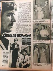 Ses Haftalık Aktüalite Sinema Tiyatro Müzik ve Gençlik Mecmuası Dergisi - 15 HAZİRAN 1968 - Sayı: 25 - Sara Stephen - Ekrem Bora - Sema Özcan - Ayten Kuyululu - Selda Alkor - Gülgün Ok - Sevim Çağlayan - Zeki Müren - Zeynep Aksu - Semiramis Pekkan - Ajda Pekkan - Kartal Tibet - Göksel Arsoy - Muhterem Nur - Murat Soydan - Muzaffer Nebi - Muzaffer - Münir Özkul - Alizia Gurr - Anjenette Commer - John Patrick - Fikret Hakan - Lino Nanni - Suavi Sonar - Öztürk Serengil - Jean Paul Belmondo - Fatma Girik - Üstün Poyraz Set - Charles Bronson - Suna Pekuysal - Ergun Köknar - Scherk Sabun Reklamı - Paul Newman - Joanne Woodward - Vanessa Redgrave - Taylan Kök - Selçuk Alagöz - Rana Alagöz - Mete Duruman - Ülkü Özen - Vog Eva Külot Reklamı - Piraye Uzun - Aykut Bora - Cahit Irgat - Cem Karaca - Mehmet Soyarslan - Faruk Şereftuğ - Stephen Boyd - Tursil Deterjan Reklamı - POSTERLİ 32 SAYFA TAM TAKIM DERGİ