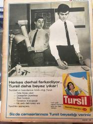Ses Haftalık Aktüalite Sinema Tiyatro Müzik ve Gençlik Mecmuası Dergisi - 15 HAZİRAN 1968 - Sayı: 25 - Sara Stephen - Ekrem Bora - Sema Özcan - Ayten Kuyululu - Selda Alkor - Gülgün Ok - Sevim Çağlayan - Zeki Müren - Zeynep Aksu - Semiramis Pekkan - Ajda Pekkan - Kartal Tibet - Göksel Arsoy - Muhterem Nur - Murat Soydan - Muzaffer Nebi - Muzaffer - Münir Özkul - Alizia Gurr - Anjenette Commer - John Patrick - Fikret Hakan - Lino Nanni - Suavi Sonar - Öztürk Serengil - Jean Paul Belmondo - Fatma Girik - Üstün Poyraz Set - Charles Bronson - Suna Pekuysal - Ergun Köknar - Scherk Sabun Reklamı - Paul Newman - Joanne Woodward - Vanessa Redgrave - Taylan Kök - Selçuk Alagöz - Rana Alagöz - Mete Duruman - Ülkü Özen - Vog Eva Külot Reklamı - Piraye Uzun - Aykut Bora - Cahit Irgat - Cem Karaca - Mehmet Soyarslan - Faruk Şereftuğ - Stephen Boyd - Tursil Deterjan Reklamı - POSTERLİ 32 SAYFA TAM TAKIM DERGİ