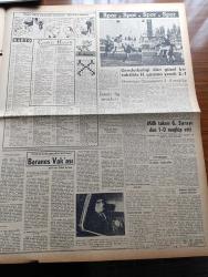 Zafer Gazetesi - 11 Ekim 1954 - Mümtaz Faik Fenik Köşe Yazısı - Liman İnşaatına Çok Büyük Bir Hız Verildi - Reisicumhur Celal Bayar Ankara'ya Avdet Etti - Başvekil Adnan Menderes'in Nuri Said Paşa Şerefine Ziyafeti - Piskopos Makarios Londra'ya Gidiyor - Toprak Mahsulleri Ofisi'nin Başarıları Yeniden Birçok Silo Kuruluyor - Sabık İran Hariciye Vekili Hüseyin Fatimi İdama Mahkum Edildi - Dört Yeni Çocuk Bahçesi Açıldı - Burası Ve Ötesi Yazan Orhan Remzi Yüreğir Yazı Dizisi - Orhan Seyfi Orhon Köşe Yazısı - Standartlar Enstitüsü Faaliyete Geçirildi - Tiyatro Kronikleri Keçiler Adası Dramı Yazan Turhan Dilligil- Giresun'da 200 Yataklı Bir Hastane Yapılıyor -Paris'te 1955 Modeli Mayo Sergisi - Marilyn Monroe'nun Boşanması - Atom Enerjisiyle Kanser Tedavi Edilecek Mi - Halk Partisinden 279 Kişi Demokrat Parti'ye Geçti - Milli Takım Galatasaray'ı Dün 1 0 Mağlup Etti - Fransa'daki Casusluk Hadisesi Baranes Vakası Çeviren Eşfak Aykaç Yazı Dizisi - Adana Türkiye Yüzme Birincisi - BP