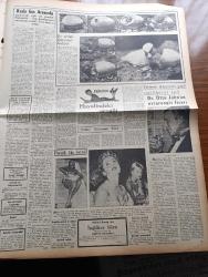 Zafer Gazetesi - 16 Eylül 1954 - Afyon Çimento Fabrikasının İnşaatına Bugün Başlanıyor - Mümtaz Faik Fenik Köşe Yazısı - Mülteci Kongresi Dün Merasimle Açıldı - Mareşal Tito Hindistana Gidiyor - Devlet Vekili Osman Kapani Konuşmasını Yaparken - Rocky Marciano İle Ezzard Charles'in Yapacağı Boks Maçı - Antrenmana Girmeyen Milli Takım Oyuncuları - Milli Oyuncularımızdan Erol Ve Lefter Antremanda - Paris Kasabı Alman General Karl Oberg'in Duruşması - Tanınmış Tayyareci Vecihi Hürkuş Dün Bir Kaza Atlattı - Süveyş Kanalı İçin Anlaşma - Dış Mahalle Yazan G. Simenon Yazı Dizisi - Orhan Seyfi Orhon Köşe Yazısı - Siirt Lisesi Önümüzdeki Ders Yılında Faaliyete Geçecek - Suriye'de Dün Kanlı Bir Çarpışma Oldu - San Nikola Baskını - Kanlı Ayinler - İkiz Dünya Başka Alemlerde Bir Macera Çizgi Roman - Ankara İstanbul İzmir Radyosu Programı - Ölüm Hücresi 2455 Yazan Carly Chessman Yazı Dizisi - Venedik Film Festivali - Federal Almanya Gizli İstihbarat Şefi Otto John'un Esrarengiz Firarı - Caltex Yağ