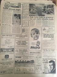 HÜRRİYET GAZETESİ  9 TEMMUZ 1966 YIL :19 SAYI :6534--Sunay ,Celal Bayar 'ı Affetti ---Bir Polis Ankara Trafik Müdürünü Öldürdü  : Öldürülen  Ankara Trafik Müdürü : Adnan Solmaz ---Ölüm motoru dün sabah  çıkartılırken sapan koptu ---Yabancı  gemilere bir senede 920 milyon navlun ödüyoruz---Günde 3 Liraya Arçelik ---Kalp  hastası  kadın en iyi tedaviyi her gün  balık tutmakta buldu ---Beşiktaşlılar  şimdilik  susmayı  tercih  ediyor --Bilet  satışları  durdu --Fabbri  ye göre İngiltere Dünya Kupasını Kazanacak ---Beşiktaş 14 Ağustos ta Kongre Yapıyor ---Rekor : Yılda 17 Filim --izzet Günay  : Bu sene daha az ,fakat öz film  çevireceğim dedi ---İzzet Günay ,Fatma Girik le  Şeker Hafiye de ---Kadınlar Dövüşüyor ---T.German ,Paris te Plak Doldurmak İçin Anlaştı --İzzet Günay ,Hülya Koçyiğit le  Otobüs Yolcusun da ---Sinemalar ,Tiyatrolar ,Radyo Programların---Bayar dün hiç kimseyi  kabul etmedi ---Sesle Çizgiler Üstadı : Celal Şahin --
