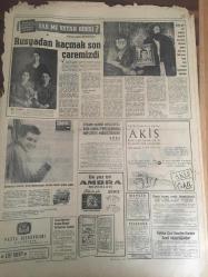 HÜRRİYET GAZETESİ 7 TEMMUZ 1966 YIL :19 SAYI :6532---İstanbullular dün  buram buram terledi --İsveç te 100 yıldır görülmemiş  sıcak var ---Irak a  silah verip petrol alacağız --35 bin yol işçisi greve başlıyor ----Balık adam  Nazmi  batık  motora indi ---CHP ,ortanın solundan sık sık  bahsetmeyecek ---Don Jaime nin  hatıratı  büyük hadise yarattı --Halk türkülerin  altın sesi  sanatkarı : Yavuz Taner --Belediye mimarları  için terfi kadrosu  sağlanıyor ---Radyo Programları ---Kabından  fışkıran  350 ton  sıvı  cam fabrikayı  eritiyor --Taksim Belediye Gazinosu : Efgan Efekan 'ı ----Rusya dan  kaçmak son çaremizdi ---Fenerbahçeli Aydın Altaylı oldu ---Almanya muhakkak finali  oynayacak ---Geçen sezon 1553  kişi 13 tutturdu ---İngiltere :1 Polonya : 0---Irak a silah satacağız ---Avusturya  da oturup Almanya da  çalışıyor --Amerikalıların  sigara tiryakisi  çocukları ---Bir Türk  çocuğunu  evlat  edinmek isteyen İngiliz  ailesi ağustos ta geliyor ---