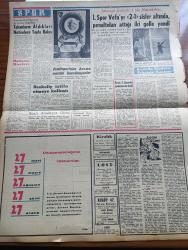 Zafer Gazetesi - 8 Şubat 1957 - Başvekil Adnan Menderes Basın Toplantısında İç ve Dış Mevzularla İmar İşlerini Ele Aldı -  Başvekil Adnan Menderes'in Kıbrıs Beyanatı - Halep'de Dün De Kanlı Hadiseler Cereyan Etti - EGE'de 53 Milyon Kilo Tütün Satıldı - Yeni İstanbul'a Umumi Bir Bakış - İmar Planı Gereğince Kabataş'ta Açılan Saha Fotoğrafı - Genişletilmekte Olan Tophane Caddesinin Görünüşü - Kral Suud Bağdat Paktına Karşı Durumunu Değiştirdi - Milli Piyango Dün Çekildi - İzmir Vapurunun Battığı Yerde Dün Bir Keşif Yapıldı - Ankara Radyosunun Bayram Aracı Hakkındaki Açıklaması - Milli Mücadelenin İç Alemi Ve Ankara Yazan Enver Behnan Şapolyo - Bir Yastıkta Piyesi Bir Daha Oynanıyor - Sovyet Rusya Amerika'yı Komünizme Karşı Gizli Harp Açmakla İtham Etti - Prenses Grace Kelly'e Yüzlerce Sandık Bira Gönderildi -  Bulvar Eczanesi -  İstanbulspor Vefaspor'u Sisler Altında Penaltıdan Attığı İki Golle Yendi - Fenerbahçe Antrenörü Szekelly İstifa Etmeye Kalkıştı -  Aşktan Ölüme Yazan Sadi Karsel