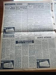 Zafer Gazetesi - 7 Şubat 1957 - Eisenhower Doktrini - Türk Arap Dostluğu - Bağdat Paktı - Kıbrıs Meselesi - Adnan Menderes'in Amerikan Ve Dünya Basınında Yayınlanan Mühim Beyanatı - Eisenhower Planı Orta Doğu'ya İstikrar Getirecektir - Kral Suud Orta Doğu Doktrinini Övüyor - Samed Ağaoğlu Dün Bütçe Encümeninde İzahat Verdi - İran Şahı Rıza Pehlevi İran Şahı Suudi Arabistan'a Davet Olundu - CHP Hatibi Nuri Sertoğlu Otomobil İftirasını Isıtarak Yine Kürsüye Getirdi - Jokey Kulübü'nün Aldığı Yeni Tedbirler - Van Gogh'un Hayatı - Süveyş Kanalı 15 Şubat'ta Açılıyor - Milli Mücadelenin İç Alemi Ve Ankara Yazan Enver Behnan Şapolyo Yazı Dizisi - Özlediğim Kadın Yazan Mükerrem Kâmil Su Yazı Dizisi - Suni Radyoaktif İzotoplar Ve Önemleri - Kızılay Kan Bankası Yetiştirme Yurdundan 35 Hanım Mezun Oldu - Viyana Tiyatrosu - Konya Ovasında Yeniden İki Baraj Yapılıyor - Etna Yanardağı Yeniden Faaliyete Başladı - Boks Tarihi Ve Bugünkü Modern Tekniğin Esasları - Turgay Şeren Ordu Takımında Yok