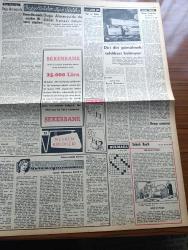 Zafer Gazetesi - 7 Şubat 1957 - Eisenhower Doktrini - Türk Arap Dostluğu - Bağdat Paktı - Kıbrıs Meselesi - Adnan Menderes'in Amerikan Ve Dünya Basınında Yayınlanan Mühim Beyanatı - Eisenhower Planı Orta Doğu'ya İstikrar Getirecektir - Kral Suud Orta Doğu Doktrinini Övüyor - Samed Ağaoğlu Dün Bütçe Encümeninde İzahat Verdi - İran Şahı Rıza Pehlevi İran Şahı Suudi Arabistan'a Davet Olundu - CHP Hatibi Nuri Sertoğlu Otomobil İftirasını Isıtarak Yine Kürsüye Getirdi - Jokey Kulübü'nün Aldığı Yeni Tedbirler - Van Gogh'un Hayatı - Süveyş Kanalı 15 Şubat'ta Açılıyor - Milli Mücadelenin İç Alemi Ve Ankara Yazan Enver Behnan Şapolyo Yazı Dizisi - Özlediğim Kadın Yazan Mükerrem Kâmil Su Yazı Dizisi - Suni Radyoaktif İzotoplar Ve Önemleri - Kızılay Kan Bankası Yetiştirme Yurdundan 35 Hanım Mezun Oldu - Viyana Tiyatrosu - Konya Ovasında Yeniden İki Baraj Yapılıyor - Etna Yanardağı Yeniden Faaliyete Başladı - Boks Tarihi Ve Bugünkü Modern Tekniğin Esasları - Turgay Şeren Ordu Takımında Yok