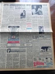 Zafer Gazetesi - 5 Şubat 1957 - İşçilerle Alâkalı İki Mühim Layiha Kanunlaştı - Çalışma Vekili Mümtaz Tarhan'ın Verdiği Beyanat - Hayati Orta Doğu Bölgesinde Batı'nın En Büyük Dostu Türkiye'nin Dış Politikası - Denizli'de Yeni Bir İplik ve Dokuma Fabrikası Tesis Olunacak - Dikişli Boru Fabrikası Seri İmalata Başladı - Hakikatleri Tahrif Eden CHP'li Mebusa Celal Yardımcı'nın Susturucu Cevapları - İzmir'deki Büyük Deniz Kazasına Dair Tahkikat Başladı - Reisicumhur Celal - Kıbrıs Davasında Açılan Yeni Sayfa - Türk Hava Yollarında Dün İki Yeni Kurs Açıldı - Milli Mücadelenin İç Alemi Ve Ankara Yazan Enver Behnan Şapolyo Yazı Dizisi - Özlediğim Kadın Yazan Mükerrem Kâmil Su Yazı Dizisi - Çekoslovakya'da 12 Bin Siyasi Mahkum Uranyum Madenlerinde Çalışıyor - Rita Hayworth'un Filmi De Trinidad Adasında Geçiyor - İzmir'in Elektrik Sıkıntısı Gideriliyor - Kıbrıslı Türklerin Protesto Hareketleri - Yeni Güreş Federasyonu Başkanı Seyfi Cenap Berksoy - Turgay Şeren - Federasyon Kupası Voleybol Maçı