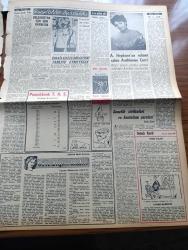Zafer Gazetesi - 25 Ocak 1957 - Batı Almanya Türkiye'den 700 Milyon Mark Tutarında Cephane Satın Alacak - Celal Bayar Kardeş İran ve Pakistan Başvekillerine Yemek Verdi - Hürriyet Partisinin Basın Toplantısı - Nihad Erim Yeşilköy Hava Alanında Uçağa Binerken - Amerika'nın Eski Ankara Büyükelçisi Avra Werren Öldü - Bütçe Encümeninde Üniversitelerimizin Bütçesi Kabul Edildi - Ankara Tıp Fakültesine Ait Eski Yılların Çok Hazin Hatırası - Milli Mücadelenin İç Alemi Ve Ankara Yazan Enver Behnan Şapolyo Yazı Dizisi - İsviçre Hukukunun Yeni Türk Ticaret Kanununa Tesiri - Özlediğim Kadın Yazan Mükerrem Kâmil Su Yazı Dizisi - İsrail Gazze Bölgesini Tahliye Etmeyecek - Audrey Hepburn'un Rolünü Çalan Andrienne Corri - Ragıp Akyavaş - Nimet Arzık - Sabah Keyfi Yazan Necdet Rüştü Efe -  Avrupa Asya Grubu İçin Futbol Federasyonu F.İ.F.A. Mücadelesinin İçyüzü - Adalet Beykoz'u Yendi - Pan American - Ankara'da Dört Kulübün Arasındaki Anlaşma Dün Feshedildi - Basketbol Maçı Galatasaray Mı Fenerbahçe Mi