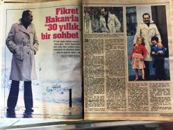 Ses Haftalık Aktüalite Sinema Tiyatro Müzik ve Gençlik Mecmuası Dergisi - 6 ARALIK 1980 - Sayı: 27 - WALTON AİLESİ POSTERİ - MARY SROSBY - ALI MC GRAW - FERDİ TAYFUR, NİL BURAK, NECLA NAZIR - LEE MAJORS - SEZEN AKSU, SİNAN ÖZER - MÜJDAT GEZEN - MÜNİR ÖZKUL - PERRAN KUTMAN - SUE ELLEN - NÜKHET DURU - GÜLŞEN BUBİKOĞLU - TANYA ROBERTS - İLHAN İREM - FİKRET HAKAN - OYA AYDOĞAN - FEYZİ TUNA - PERİHAN SAVAŞ - SİBEL EGEMEN - ERSUN ERDURA - BASTIBACAK BASRİ - DEMİRDÖKÜM FIRIN 1980'LER REKLAMI - JOHNNY HOLLIDAY - POSTERLİ 48 SAYFA TAM TAKIM DERGİ