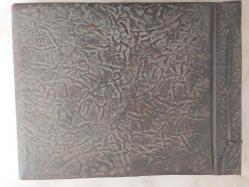 ESKİ FOTOĞRAF ALBÜMÜ,  Hakiki Deri Antik FİGÜR Baskılı  Fotoğraf,  Belge ALBÜMÜ.. Büyük  Boy..39 x 49 cm. 50 karton yaprak ve 50 ince peluş kağıtlı ...