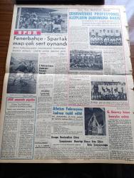 Zafer Gazetesi - 2 Ocak 1957 - Amerika Orta Doğunun Sovyet Nüfuzu Altına Girmesini Önleyecek - Reisicumhur Celal Bayar Yılbaşını Diyarbakır'da Geçirdi - 1954'de İmzalanan Mısır İngiliz Anlaşması Fesholundu - İngiltere'de Petrol Darlığı Had Safhada - Mersin İzmir Alsancak Salı Pazarı Ve Haydarpaşa Giresun Samsun Limanlarının Çok Mühim Kısımları Tamamlandı - Yılbaşında Jokey Kulübü Balosu Çok Parlak Oldu - Arcadia Transatlantiği Büyük Tehlike Atlattı - Zavallı Macar Milleti Yeni Yıla Girerken Hürriyet İçin Dua Ettiler - Mareşal Bulganin'in Silahsızlanma Teklifi Ve Anthony Eden - Milli Mücadelenin İç Alemi Ve Ankara - İstanbul'da Yılbaşı Nasıl Geçirildi - Eski Maarif Vekillerinden Mustafa Necati Dün Anıldı - Özlediğim Kadın Yazan Mükerrem Kâmil Su Yazı Dizisi - Asil Model Claire Fitzpatrick - Sao Paulo Otomobil Yarışını Bir Portekizli Kazandı - Opon Ağrı Kesici - Fenerbahçe Spartak Maçı Çok Sert Oynandı - Dünya Orta Siklet Boks Şampiyonluğu - Atletizm Federasyonu Kadrosu Teşkil Edildi