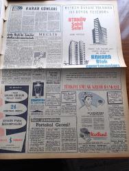 Zafer Gazetesi - 3 Aralık 1957 - Maliye Vekili Hasan Polatkan'ın Yeni Bütçeye Dair İzahat Verdi - Demokrat Parti İktidarının Beşinci Denk Bütçesi - 1958 Bütçesi Umumi Muvazene Yekünu 4.446.442.400 Lira - Umumi Bütçe Cetveli - Zeytindağ'ını Kudüs'te Bırakalım - Belçika İle Maç Yapacak A Milli Takımı Ankara Vali Ve Belediye Reisi Kemal Aygün'ü Ziyaret Ettiler - Alaska'da Garip Bir Cisim Görüldü - Bir Avrupalının Hatıraları Yazan Stefan Zweig Yazı Dizisi - Radyo Ve Haberler Yazan Hikmet Münir Ebcioğlu - Türkiye Emlak Kredi Tahvil Çıkardı - 14 Mayıs Otobüs Hattı Petek Evlere Uzatıldı - Adviye Fenik - Little Rock'da Zenciler Okullara Devama Başladı - Princesse El Losyonu - Dyo Boya - Ingrid Bergman Şimdi Ne Yapacak - Dün 19 Mayıs Stadında Naci Erden Ve Metin Oktay Çalıştı - Kolejli Gülçin Voleybolu Bıraktı - İstanbul Lig Maçlarının 2. Devre Fikstürü Yapıldı - Ferdi Amcanın Maceraları Çizgi Roman - Şehzade Orhan Tarihi Aşk ve Macera Romanı Çizgi Roman - Sabah Keyfi Yazan Necdet Rüştü Efe