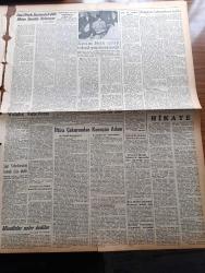 Zafer Gazetesi - 23 Ekim 1957 - Adnan Menderes'in Şahsında Ankara'nın Demokrat Parti'ye Büyük Muhabbet Ve İtimadı - 100 Bin Ankaralı Ve 100 Bin Adana'lının Başvekil Adnan Menderes'e Dünkü Büyük Sevgi Tezahüratı - New York Herald Tribune'nin Başvekil Adnan Menderes'e Dair Neşrettiği Yazı - Şoförler Demokrat Parti'ye Sadıktır - Reisicumhur Celal Bayar'ın İskenderun Nutku - Fatin Rüştü Zorlu Suudi Arabistan'a Gitti - Brezilya'dan 300 Ton Kahve Geliyor - Salihli Valeks Fabrikasının Temeli Atıldı - Ahmet Andiçen Sincanköyde Bir Okul Yaptırıyor - Yıldızların Hayatı İmrenmeye Değer Mi - Kim Novak - Ava Gardner - Greto Garbo - Dünya Güzeli Seçilen Marita Lindahl - Hikâye Makine Adam - Katherin Yazan Hans Habe Yazı Dizisi - İran Şahı Muhammed Rıza Pehlevi İle Kraliçe Süreyya Prenses şehnaz'la Düğün Gecesi Bir Arada Fotoğraf - Kapalı Salon Güreş Müsabakalarının Son Gecesinde Bulguları 7 0 Yendik - Ankara Roma Boks Kadroları Belli Oldu - İstanbul Lig Maçları - Gençlik Parkı'nda Buz Revüsü