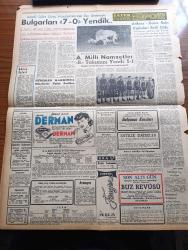 Zafer Gazetesi - 23 Ekim 1957 - Adnan Menderes'in Şahsında Ankara'nın Demokrat Parti'ye Büyük Muhabbet Ve İtimadı - 100 Bin Ankaralı Ve 100 Bin Adana'lının Başvekil Adnan Menderes'e Dünkü Büyük Sevgi Tezahüratı - New York Herald Tribune'nin Başvekil Adnan Menderes'e Dair Neşrettiği Yazı - Şoförler Demokrat Parti'ye Sadıktır - Reisicumhur Celal Bayar'ın İskenderun Nutku - Fatin Rüştü Zorlu Suudi Arabistan'a Gitti - Brezilya'dan 300 Ton Kahve Geliyor - Salihli Valeks Fabrikasının Temeli Atıldı - Ahmet Andiçen Sincanköyde Bir Okul Yaptırıyor - Yıldızların Hayatı İmrenmeye Değer Mi - Kim Novak - Ava Gardner - Greto Garbo - Dünya Güzeli Seçilen Marita Lindahl - Hikâye Makine Adam - Katherin Yazan Hans Habe Yazı Dizisi - İran Şahı Muhammed Rıza Pehlevi İle Kraliçe Süreyya Prenses şehnaz'la Düğün Gecesi Bir Arada Fotoğraf - Kapalı Salon Güreş Müsabakalarının Son Gecesinde Bulguları 7 0 Yendik - Ankara Roma Boks Kadroları Belli Oldu - İstanbul Lig Maçları - Gençlik Parkı'nda Buz Revüsü
