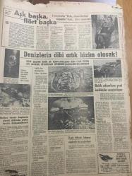 HÜRRİYET GAZETESİ 27 ARALIK 1964 YIL :17 SAYI :5985--Şiddetle tenkide uğrayan F.C.Erkin Hiç Oralı Olmadı --Yurt dışındaki işçilerimiz  fabrikalara ortak  olacak ---CHP liler Komisyonda  Erkin 'in  daha  fazla hırpalanmasını önledi ---Kulaklarını  estetik ameliyatla ufalttı ---Her yıl  185 bin Amerikalı koca yuvasını  terk ediyor ---Türk -İş Başkanı Sendikacıları Tenkid Etti --Rus Kaptan altı ay hapse mahkum oldu --Adana Adliyesinin En İyi Katibi Tevkif Edildi ---Radyo Programları --Robot insanın  denemesi yapıldı ---Batan Titanik e  yardım edebilirdik ---Gömülmesinden 39 yıl sonra ölen  hükümdar ---Aşka başka flört başka ---Denizlerin  dibi artık  bizim olacak --İsveç e gidip Ericsson  da çalışmayan Türk yoktur ---Arçelik :Her yuvaya sağlık ve konfor  diler ---Fenerbahçe 80 . dakika da galip  :1-0---Portekiz Milli Maçı İçin Can Davet Edilmeyecek ---G.Birliği Beykoz  a şans tanımadı  :2-1----Kasımpaşa M.Yolaç tan Yardım İstedi ---Loğusa kadın kız iğfal eden kocasını  kurtardı ----