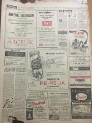 HÜRRİYET GAZETESİ 27 ARALIK 1964 YIL :17 SAYI :5985--Şiddetle tenkide uğrayan F.C.Erkin Hiç Oralı Olmadı --Yurt dışındaki işçilerimiz  fabrikalara ortak  olacak ---CHP liler Komisyonda  Erkin 'in  daha  fazla hırpalanmasını önledi ---Kulaklarını  estetik ameliyatla ufalttı ---Her yıl  185 bin Amerikalı koca yuvasını  terk ediyor ---Türk -İş Başkanı Sendikacıları Tenkid Etti --Rus Kaptan altı ay hapse mahkum oldu --Adana Adliyesinin En İyi Katibi Tevkif Edildi ---Radyo Programları --Robot insanın  denemesi yapıldı ---Batan Titanik e  yardım edebilirdik ---Gömülmesinden 39 yıl sonra ölen  hükümdar ---Aşka başka flört başka ---Denizlerin  dibi artık  bizim olacak --İsveç e gidip Ericsson  da çalışmayan Türk yoktur ---Arçelik :Her yuvaya sağlık ve konfor  diler ---Fenerbahçe 80 . dakika da galip  :1-0---Portekiz Milli Maçı İçin Can Davet Edilmeyecek ---G.Birliği Beykoz  a şans tanımadı  :2-1----Kasımpaşa M.Yolaç tan Yardım İstedi ---Loğusa kadın kız iğfal eden kocasını  kurtardı ----