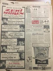 HÜRRİYET GAZETESİ  26 ARALIK 1964 YIL :175984---Erkin 'in  istifası istendi --Beynelmilel dans müsabakası  için seçmeler yapılıyor --Liz Taylor 5 kocasını  anlattı  :Richard cinsi bakımından çok kuvvetli bir erkek---İşçi Sigortaları Kurumu ile Emekli Sandığı  birleşecek ---Bir  gelin zifaf gecesi sabahında kayboldu --Artist Ajanı İsmet  Cezaevine Konuldu ---Zeki Müren  1965 Kış Bahar Sezonu ,Zeki Müren : Bıldırcım  Yağmuru Şiir Kitabı  :Bu kitabın geliri Türk Kanser Derneğine Bırakılmıştır ---Zeki Müren  20 Ocak 1965 de Beyoğlu Olgunlaştırma da ---Zeki Müren  3 Şubat 1965 Şeker Bayramı  :İzmir Konserleri ---Zeki Müren  ,Metin Erksan Yönetiminde İstanbul Kaldırımları , Renkli Filmde Belgin Doruk ---Zeki Müren Annem Şarkısı  ----Fenerbahçe ,PTT ile  zorlu bir maç  yapacak ---Bulgaristan  la Karşılaşıyoruz ---Milli takım namzetleri  10 Ocak ta ilan edilecek ---Hülya Koçyiğit 1 ayda 3 filim çevirdi ---Türk sinemasında figüran buhranı ---
