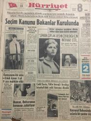 HÜRRİYET GAZETESİ 25 ARALIK 1964 YIL :17 SAYI :1964 ---Seçim Kanunu Bakanlar Kurulunda ---Leman çıplak resmi çekildiği için   intihar etti ---Nasır Amerika ya kafa tutuyor ---Komşunu  kör eden Erkek Aynur 3  yıl  9 aya  mahkum oldu --Duman Ankara nın havasını zehirliyor --Hayvanat Bahçesinde 2 Aslanla Bir Panter Öldü ---Şehir  dışında trafik emniyeti için sıkı tedbirler  alınıyor ----Hükümeti düşüren büyük dert :Asi gençlik ----Şampiyonluk yolunda bize çelme atacak takım yoktur ---Menacer P. Sandro İzmirli futbolcuları fazlası ile  beğendi ---Boğaziçi Basketbol Turnuvası Bu Gece Spor Sarayında Başlıyor ---Beşiktaş 2 maç için Antalya  ya gidiyor ---Kadını eşya durumundan kurtarmalı ---Cahit Ilgat evlendi ---Celal Serin ,Tülin İmrağ ı bırakıp İstanbul da ki eski karısına döndü ---