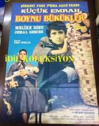 BOYNU BÜKÜKLER, 1985, FİLM AFİŞİ / POSTERİ - BÜYÜK BOY - ORİJİNAL - 100 X 67 cm EBADINDA - Original Turkish Big Size Movie Poster - Ümit Efekan, Erdoğan Tünaş, Bülent Kayabaş, Atilla Ergün, Melike Zobu, Emrah İpek, Cemal Gencer, Nebahat Sayın, Abdullah Gürek, Burak Bayer, Kerem Film