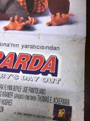 BEBEK FİRARDA, ORİJİNAL SİNEMA AFİŞİ - Baby's Day Out, 1994, FİLM AFİŞİ / POSTERİ - BÜYÜK BOY - ORİJİNAL - 96 X 63 cm EBADINDA - Original Turkish Big Size Movie Poster - Patrick Read Johnson, John Hughes, Joe Mantegna, Lara Flynn Boyle, Joe Pantoliano, Brian Haley, Cynthia Nixon, Fred Thompson, John Neville, Matthew Glave, Adam Robert Worton, ÖZEN FİLM