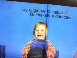 BEBEK FİRARDA, ORİJİNAL SİNEMA AFİŞİ - Baby's Day Out, 1994, FİLM AFİŞİ / POSTERİ - BÜYÜK BOY - ORİJİNAL - 96 X 63 cm EBADINDA - Original Turkish Big Size Movie Poster - Patrick Read Johnson, John Hughes, Joe Mantegna, Lara Flynn Boyle, Joe Pantoliano, Brian Haley, Cynthia Nixon, Fred Thompson, John Neville, Matthew Glave, Adam Robert Worton, ÖZEN FİLM
