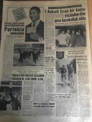 HÜRRİYET GAZETESİ  4 AĞUSTOS 1966 YIL :19 SAYI :6560--Meclis tatile girince kabine de değişecek ----Ayaksız Ali Başbakandan  Yardım İstedi ---Yunanistan nın kuzeyinde ki  45 bin Türk tecrit  edildi ---Memur zammı  meclislerin  yaz tatilinden  sonraya kaldı ---Karısının sevgilisi yolunu kesince ,şak diye  düşüp öldü ---80 lik  nine Erzurum dan İzmir e Oto -stopla geldi ---Çorumlu işçiler yalınayak  Anıtkabir e  çelenk koydu ---Radyo Programları ---Puerto -Rico lu gençler on altı  polisi yaraladı ---Hacı Bektaşi Veli  Bektaşilik ve Alevilik Tarihi  : İhsan Mesut ----Türkiye 'nin üçüncü büyük radyosu Erzurum a kuruldu --Fenerbahçeli Ercan bir kadın yüzünden dün  gece karakolluk oldu ---Kupayı hep birlikte kazandık yedekler de aynı primi alsın --Milli Lig maçlarının fikstürü  çarşamba günü  belli olacak ---Hamburg Mini -Etek Kraliçesi Seçildi ---Başkan Sunay Kırklareli n de davul zurnayla karşılandı ---