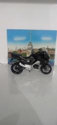 koleksiyonluk dekorluk 1:18  BMW R-1200RT Motosiklet direksiyondan ön teker sağ sola  döner arka teker amortisörlü (oyuncak değildir) 12X8 cm