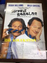 SÜRPRİZ BABALAR, ORİJİNAL SİNEMA AFİŞİ - Fathers' Day, 1997, FİLM AFİŞİ / POSTERİ - BÜYÜK BOY - ORİJİNAL - 97 X 67 cm EBADINDA - Original Turkish Big Size Movie Poster - Ivan Reitman, Francis Veber, Lowell Ganz, Babaloo Mandel, Robin Williams, Billy Crystal, Julia Louis-Dreyfus, Nastassja Kinski, Charlie Hofheimer, Bruce Greenwood, Dennis Burkley, Haylie Johnson, Charles Rocket, Patti D'Arbanville, Jared Harris, Louis Lombardi, Mark McGrath