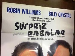 SÜRPRİZ BABALAR, ORİJİNAL SİNEMA AFİŞİ - Fathers' Day, 1997, FİLM AFİŞİ / POSTERİ - BÜYÜK BOY - ORİJİNAL - 97 X 67 cm EBADINDA - Original Turkish Big Size Movie Poster - Ivan Reitman, Francis Veber, Lowell Ganz, Babaloo Mandel, Robin Williams, Billy Crystal, Julia Louis-Dreyfus, Nastassja Kinski, Charlie Hofheimer, Bruce Greenwood, Dennis Burkley, Haylie Johnson, Charles Rocket, Patti D'Arbanville, Jared Harris, Louis Lombardi, Mark McGrath