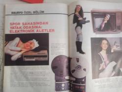 Bravo Dergisi - Mart 1985 - ''DERGİ KAPAĞI YOKTUR!'' - Notlar - Bravo'ya Mektuplar - Süper Murat Çekilişi - Sinema - Televizyon - Video - Kitap - Müzik - Müjde Ar - Tüketicinin Sayfası - Bir Soyguncunun Hikayesi - Genç Bravocu - Türkiye'nin En İyi 9 Barı Şöhret Tacirleri - Sabirina - Bir Öykü: ''Buram Buram'' - Nazan Şoray - Falan Filan - Doludizgin Blucin - Bir Film Hikayesi: ''Dağınık Yatak'' - Jo Peace - Mavi Duman - Özel Bölüm: Elektronik Rehberi - 1985'in Favorisi Peugeot mu? - Açıkoturum: Otomobil Sporu - Erkan Yolaç ve Sunuculuk - Bravo Forum - GSG 9 Komandoları - Dünya Dönüyor - Kamil Tolun - Soner Olgun - Nuri Dikeç - Yakup Ertunga - Ünsal Sanatevi - Richard Fitzgerald - Çetin Özer - Ercan Altazlı fotoğraf ve haberi - Dergi Tam Değildir Sadece 116 Sayfası Mevcuttur - Dergi Kapağı Yoktur