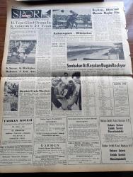 Zafer Gazetesi - 27 Eylül 1959 - Birleşmiş Milletler Genel Kurulunda Fatin Rüştü Zorlu Türkiye Emniyet Ve Sulhun Bölünmezliğine Kanidir Dedi - Amerikan Rus Görüşmeleri - Profesör Nihat Erim'in Kıbrıs Görüşmelerine Dair Beyanatı - Mülteciler Ve İskan Fonu Teşkilatından Bir Heyet Geliyor - Gülveren Çarşı Sitesi Hazırlıkları İlerliyor - CHP'li Tahrikçilerin Duruşması - Kemerburgaz Röle İstasyonu Törenle Açıldı - Yedi Yeni Radyonun Mukavelesi İmzalandı - Beynelmilel Romatizma Kongresi Yarın Açılıyor - Vali Ve Belediye Reisi Dilaver Argun Köy Yollarını Gezdi - Büyük Kumar Yazan Thomas Costain Yazı Dizisi - Preveze Zaferi - Seylan Başvekili Bandaranaike Bir Suikast Neticesi Öldü - İngiliz Başvekili Mac Millan Dün Süveyş Seferinden Bahsetti - Atom Bahsinde Rus Ve Amerikan İşbirliği - Sing Sing'de Baş Gardiyanının Not Defterinden Yazan Johny J.  Sheehy Yazı Dizisi - Hacettepe Güzel Oyunu İle Karagümrük'ü 2 1 Yendi - Sonbahar At Koşuları Bugün Başlıyor - Galatasaray Gençlerbirliği'ni Yendi
