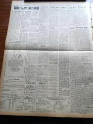 Zafer Gazetesi - 3 Kasım 1959 - Ankara Üniversitesi Açılış Töreninde Rektör Ordinaryüs Profesör Suut Kemal Yetkin'in Yaptığı Konuşma - Ankara Üniversitesi Açılış Töreninde Reisicumhur Celal Bayar Meclis Reisi Refik Koraltan Başvekil Adnan Menderes Ve Bazı Vekiller de Hazır Bulundular - Yeniden Dinamizm Kazanan Bir Memleket Türkiye - Sanatkar Halide Pişkin Toprağa Verildi - Birleşmiş Milletler'de Silahsızlanma Müzakereleri - Winston Churchill'in Heykeli - Air France'nin Ankara Paris Hattı - Tanınmış Film Artisti Gary Cooper Film Galasında Prenses Margaret İle - Dünya Çocuk Kitapları Sergisi Dün Sabah Açıldı - Hipnotizma Ve Ameliyat - Büyük Kumar Yazan Thomas Costain Yazı Dizisi - Radyo Programı - Amerikan Çelik Grevine Son Verme Teşebbüsleri - Adım Anadolu Memleket Röportajları Yazı Dizisi - Korkunç Sır Yazan Y. A. Cook Yazı Dizisi - Hakem ve Amatör Milli Takım Mevzuunda Faik Gökay'ın Sert Beyanatı - Ankaragücü Kaptanı Hasan Yedek Fenerbahçe Maçında Yaşanan Hadiseyi Anlatıyor