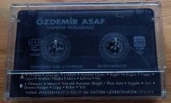 Özdemir Asaf - Kendi Sesinden Şiirleriyle - Yalnızlık Paylaşılmaz