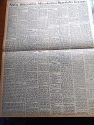Zafer Gazetesi - 27 Şubat 1957 - Başvekil Adnan Menderes Havayı Düzeltmeye Matuf Gayretlerini Bir Kere Daha İzhar Etti - Adnan Menderes'in Memleket Hayrına Tavsiyeleri - Siyasi Komisyonun Kıbrıs Kararından Sonra Fatin Rüştü Zorlu'nun Verdiği Beyanat - Başvekil Adnan Menderes İmar Mevzuunda Geniş İzahlarda Bulundu - Nafia Vekili Ethem Menderes'in Etraflı Konuşması - Maarif Ve Ticaret Bütçeleri Kabul Edildi - Suvat Vapuru Dün Bir Yolcu Gemisine Hafifçe Çarptı - 25 Bin Liralık Rüşvet ve Şantaj Hadisesi - Ürdün Amerikan Yardımını Kabul Ediyor - Hasan Polatkan'ın 1957 Mali Yıl Bütçesine Dair Konuşması - Andaluz Santiago Bale Revüsü - Yeni Turist Polisi Şubesi İstanbul'da Faaliyete Geçti - Opera Van Gogh Yazan Orhan Remzi Yüreğir - Orhan Seyfi Orhon Köşe Yazısı - Kıbrıs Meselesi Birleşmiş Milletlerde Selim Sarper'in Verdiği Beyanat - Milli Takım Namzetleri 6  Kasımpaşa 1 - Eskişehir'de Modern Bir Stad - Ankara Makarnası - Dünya Demiryolları Güreş Şampiyonası - Güreş Takımımızın Kadrosu