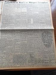 Zafer Gazetesi - 25 Şubat 1957 - Başvekil Adnan Menderes'in Mecliste Yaptığı Konuşma - Bağdat Paktı'nın Yıldönümü Başvekil Adnan Menderes'in Mesajı - Ethem Menderes'in Mesajı - Adliye Vekaletine Ait Bütçe Kabul Edildi - Basın Hürriyetine Tam Olarak Sahibiz - Sovyetlerin Mısır'a Askerî Yardımı - Devlet Demir Yolları Umum Müdürü Safa Yalçuk - Birleşmiş Milletler Türkiye'nin Kıbrısla Alakasını Teslim Etmiştir - Alsancak Stadı Maç Esnasında Çöktü 1 Seyirci Öldü - Cezayir'de Çarpışmalar Şiddetlendi - Güzel Sanatlar Balosu Çok Neşeli Geçti - Orhan Seyfi Orhon Köşe Yazısı - Buğday Bankası - Kıbrıs Meselesi Birleşmiş Milletlerde Selim Sarper'in Verdiği Beyanat - Mason Balosu Ankara Palas Salonlarında - Radyo Müzik Televizyon Dans Yazan Hikmet Münir Ebcioğlu - Ordu Maçında Haketmediğimiz Bir Mağlubiyete Uğradık - Mustafa Ertan Penaltıyı Kaçırdı - Fenerbahçe Son 10 Dakikadaki Oyunuyla Gençlerbirliğini Yendi - Fay Temizleme Tozu - Beşiktaş Beyoğluspor'u 3 1 Yendi