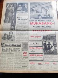 Zafer Gazetesi - 24 Ekim 1954 - Winston Churchill'in Adnan Menderes'e Telgrafı - Bremer Nachrichten Alman Gazetesinin Neşriyatı Türkiye Bugünkü Durumu İle Alman Sermaye Ve Kredisi İçin Arzulanacak Memlekettir - İran'da Vatana İhanet Suçundan İdman Edilen 9 Subay - Birleşmiş Milletler Dokuz Yaşına Girdi - Celal Bayar Nebrasca Heyetine Dün Bir Ziyafet Verdi - 29 Ekim Cuma Zafer Gazetesinin Fevkalade Sayısında Refik Halid Karay'ın Ayın Ondördü - Romeo Jüliet 1954 İtalyan Bombası Gina - Orhan Seyfi Orhon Köşe Yazısı - Giyotinde Can Vereceğini Bilen Bir Adam Yazı Dizisi - Orhan Seyfi Orhon Köşe Yazısı - Ahmet Muhip Dranas'a Atfedilen Beyanat Uydurmadır - Mr. Charles Weitz'in Rotary Kulüpte Yaptığı Konuşma - Fransız Dilberi Claudine Bleuse - İkiz Dünya Başka Alemlerde Bir Macera Çizgi Roman - Girgin Vik'in Harikulade Maceraları Haydutlar Peşinde Çizgi Roman - Türkiye Atletizm Birincilik Yarışmaları Ankara'da - Fenerbahçeli Halil Zıraman - At Yarışları - Marilyn Monroe İle Joe Di Maggio