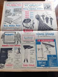 Zafer Gazetesi - 24 Ekim 1954 - Winston Churchill'in Adnan Menderes'e Telgrafı - Bremer Nachrichten Alman Gazetesinin Neşriyatı Türkiye Bugünkü Durumu İle Alman Sermaye Ve Kredisi İçin Arzulanacak Memlekettir - İran'da Vatana İhanet Suçundan İdman Edilen 9 Subay - Birleşmiş Milletler Dokuz Yaşına Girdi - Celal Bayar Nebrasca Heyetine Dün Bir Ziyafet Verdi - 29 Ekim Cuma Zafer Gazetesinin Fevkalade Sayısında Refik Halid Karay'ın Ayın Ondördü - Romeo Jüliet 1954 İtalyan Bombası Gina - Orhan Seyfi Orhon Köşe Yazısı - Giyotinde Can Vereceğini Bilen Bir Adam Yazı Dizisi - Orhan Seyfi Orhon Köşe Yazısı - Ahmet Muhip Dranas'a Atfedilen Beyanat Uydurmadır - Mr. Charles Weitz'in Rotary Kulüpte Yaptığı Konuşma - Fransız Dilberi Claudine Bleuse - İkiz Dünya Başka Alemlerde Bir Macera Çizgi Roman - Girgin Vik'in Harikulade Maceraları Haydutlar Peşinde Çizgi Roman - Türkiye Atletizm Birincilik Yarışmaları Ankara'da - Fenerbahçeli Halil Zıraman - At Yarışları - Marilyn Monroe İle Joe Di Maggio