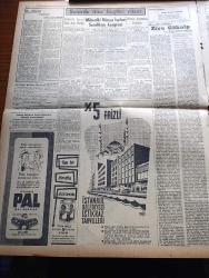 Zafer Gazetesi - 25 Ekim 1954 - Yeni Azot Fabrikasına Dair Mukavele İmzalandı - Birleşmiş Milletlerin 9. Yıldönümü Münasebetiyle Başvekil Adnan Menderes'in Verdiği Mesaj - Celal Bayar'ın Kabulleri - 29 Ekim Cuma Günü Zafer Gazetesi'nin Fevkalade Sayısında Refik Halid Karay'ın Romanı Ayın Ondördü - Kadın Korsanlar Ve Derya Kabadayıları - Casuslar Avı - İtalyan Bombası Gina - Orhan Seyfi Orhon Köşe Yazısı - 30. Ölüm Yıldönümünde Ziya Gökalp Yazan Enver Behnan Şapolyo Yazı Dizisi - Turizm Bankası Yakında Kuruluyor - Dünkü At Yarışları - Sahte İsa Gaston Dobray Ve Karısının Mahkemelimerine Başlandı - Cumhuriyet Kupası Maçları - Fenerbahçe Emniyet İle Berabere Kaldı - İkiz Dünya Başka Alemlerde Bir Macera Çizgi Roman - Girgin Vik'in Harikulade Maceraları Haydutlar Peşinde Çizgi Roman - Yeni Filmler Kanlı İhtilâl Gece Canavarı Ölüm İşareti - Mona Lisa Model Terzihanesi - Ankara'nın En Büyük Mobilya Mağazası Bursa Mobilya Pazarı - Kayaş Pastörize Süt Fabrikası - Atatürk Orman Çiftliği